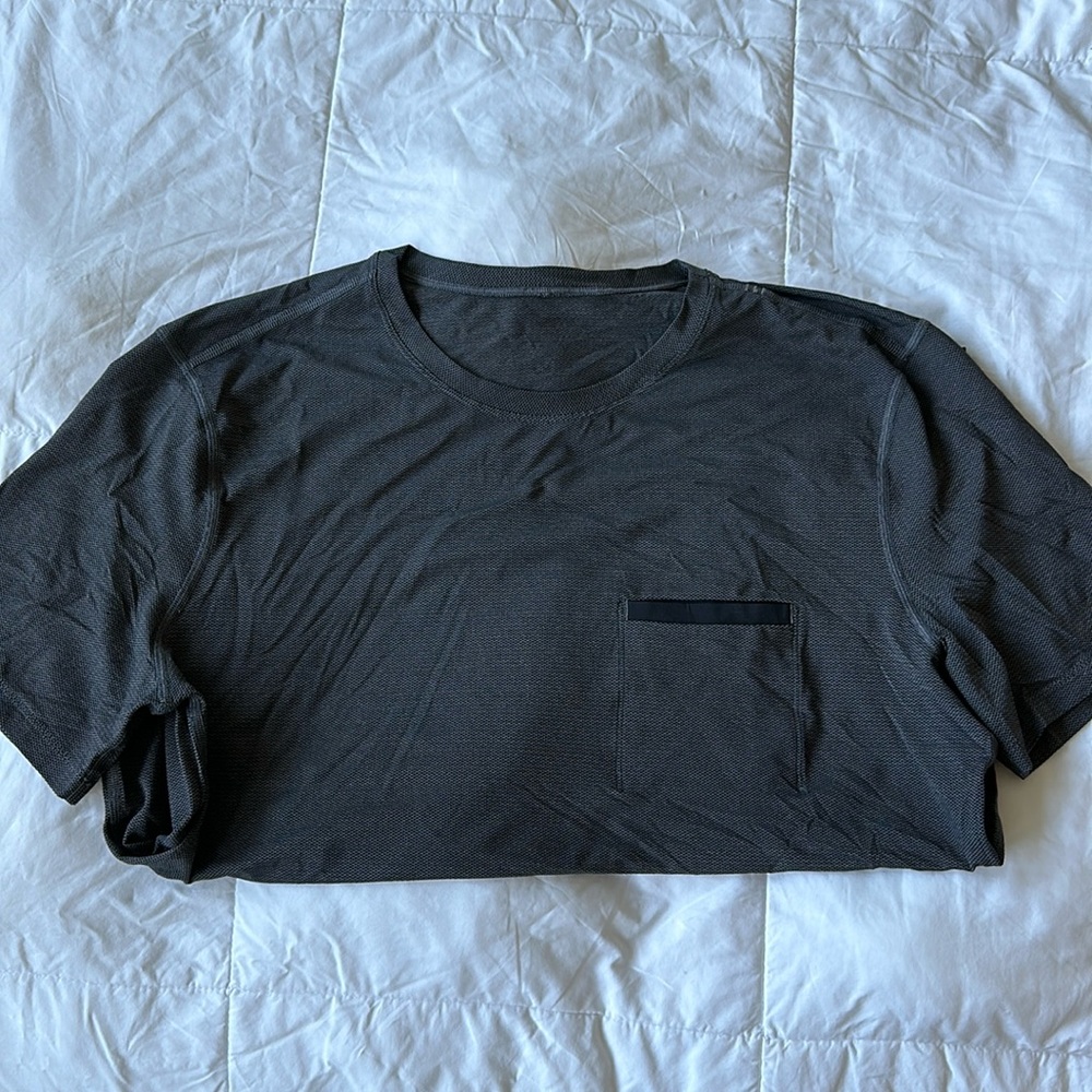 Lululemon shirt size medium